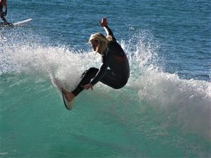 Surfguide Algarve off the lip at Porto de Mos