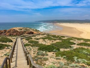 Praia da Bordeira surf view