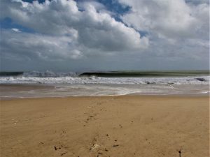 left hand barrel at meia praia