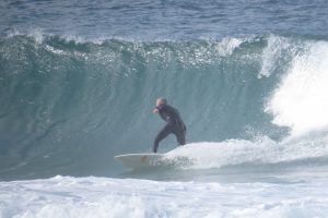tonel surfer