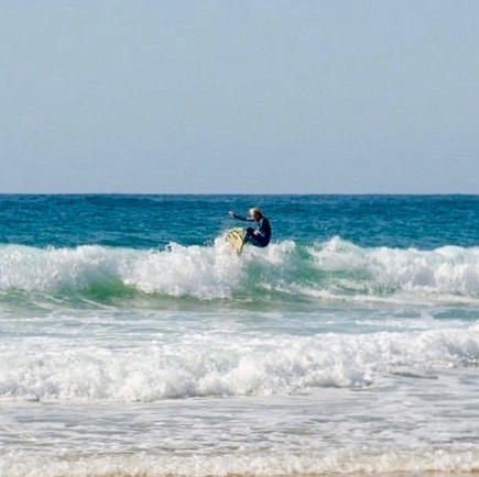 cordoama onshore surfer