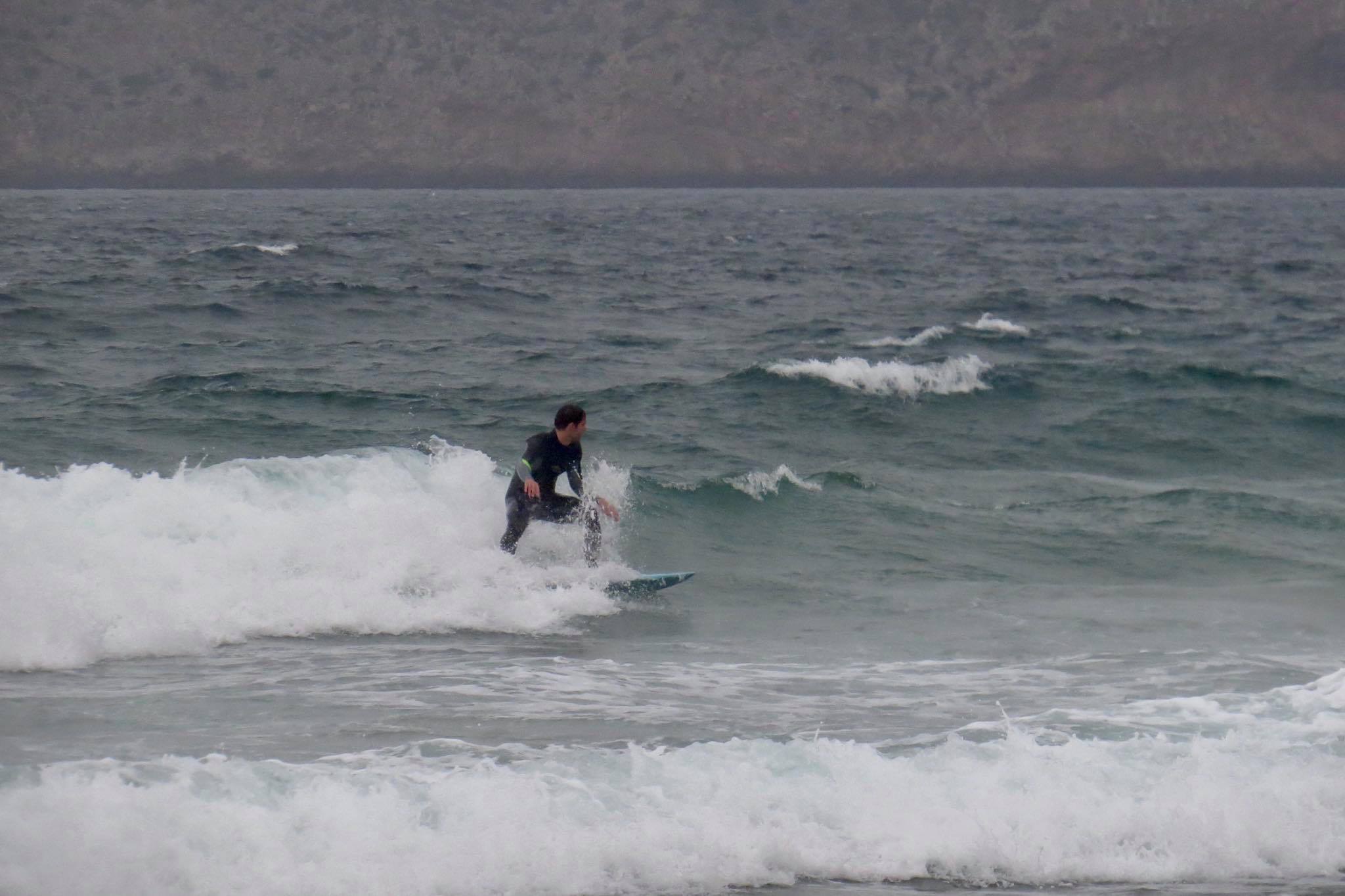 tonel choppy surf