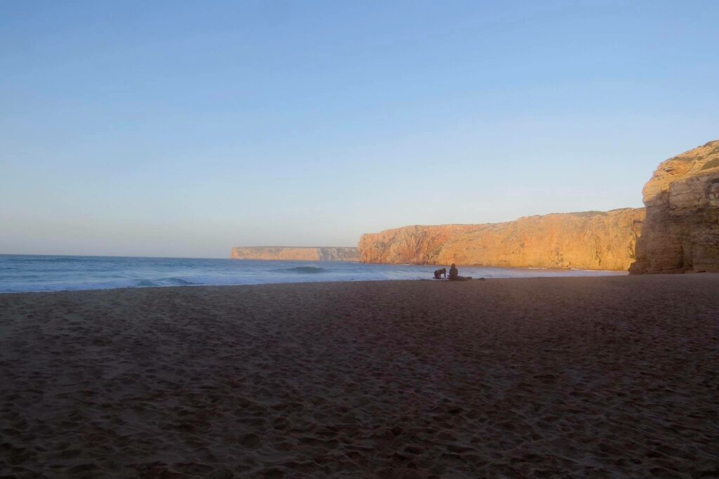 beliche-surf-beach-empty-surfguide-algarve