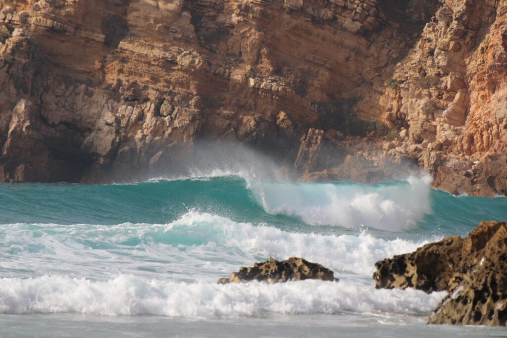 empty-wave-tonel-sagres