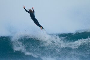 surfguide-algarve-celebration-kick-out
