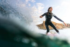 surfgirl-algarve-