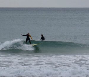 surfguide-guest-on-a-big-wave