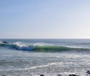zavial-empty-wave-surfguide-algarve