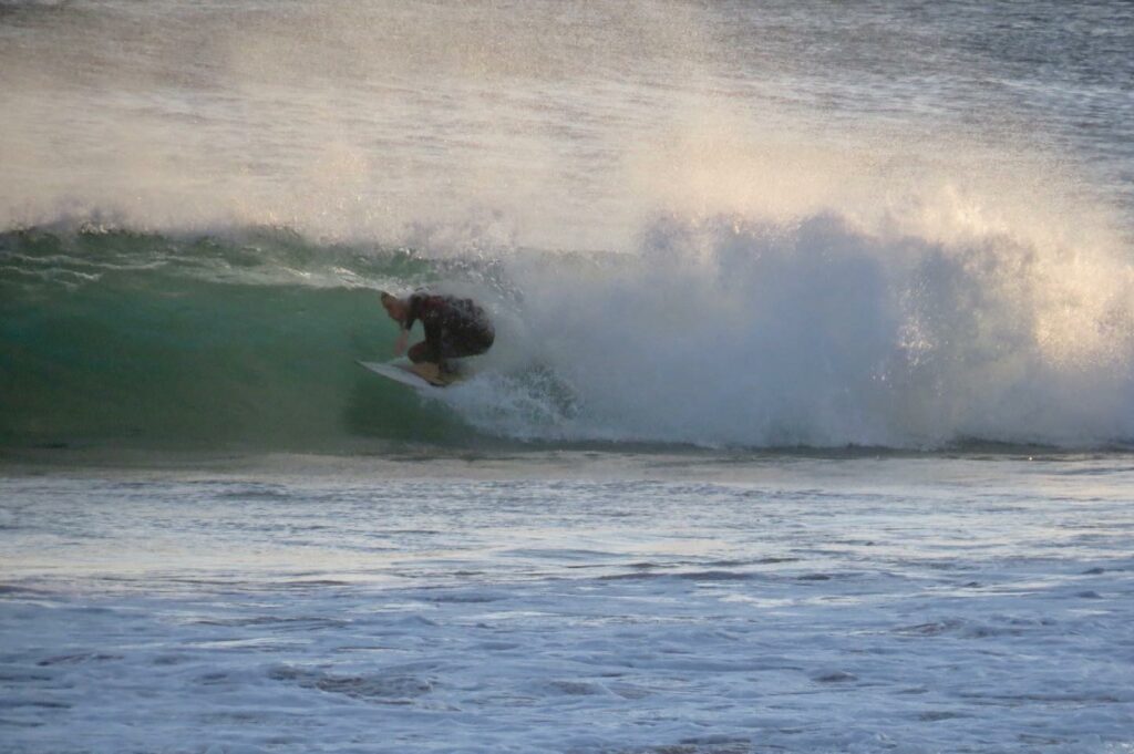 small-barrel-surfguide-algarve