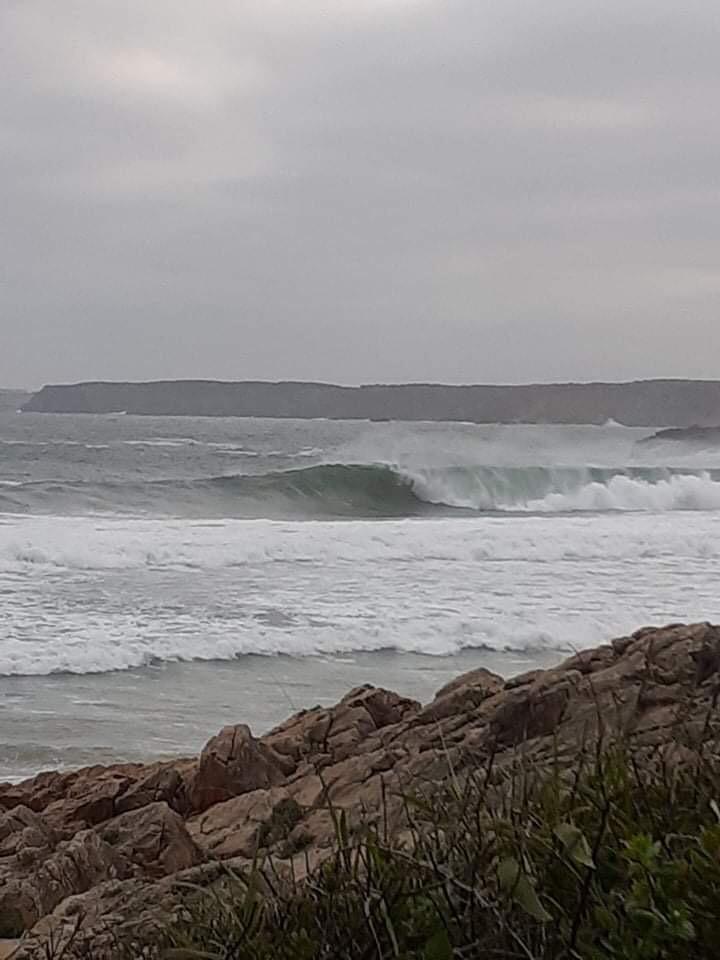 heavy-wave-surf-algarve