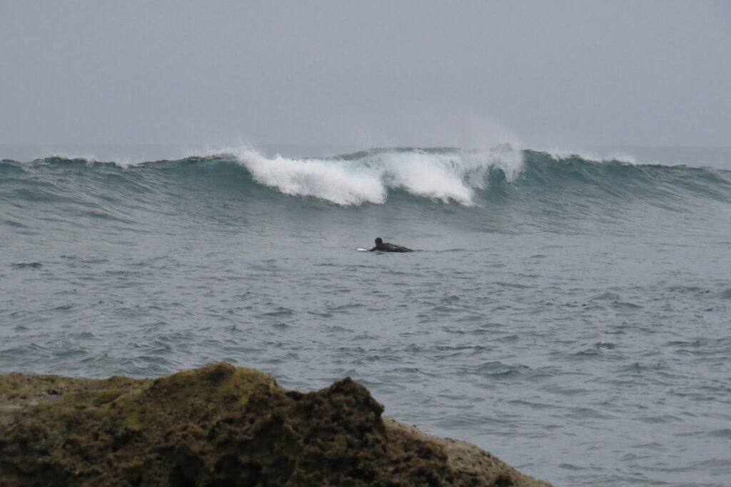 castelejo-paddle-out-in-channel-surfguide-algarve