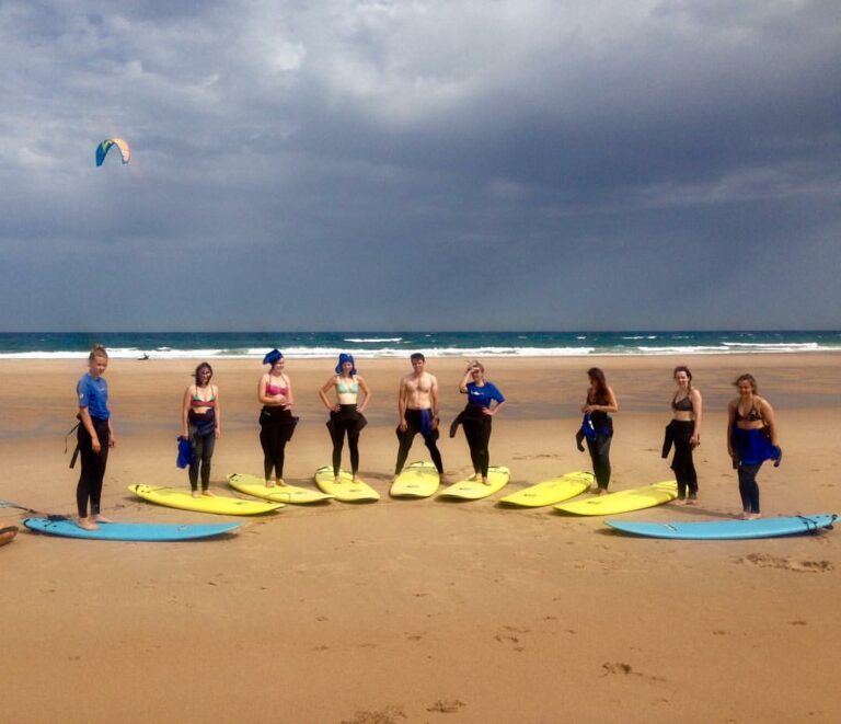 surf-lesson-group