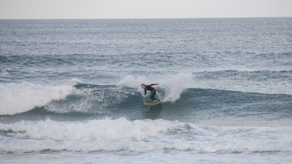 amado-surfguide-algarve-left-