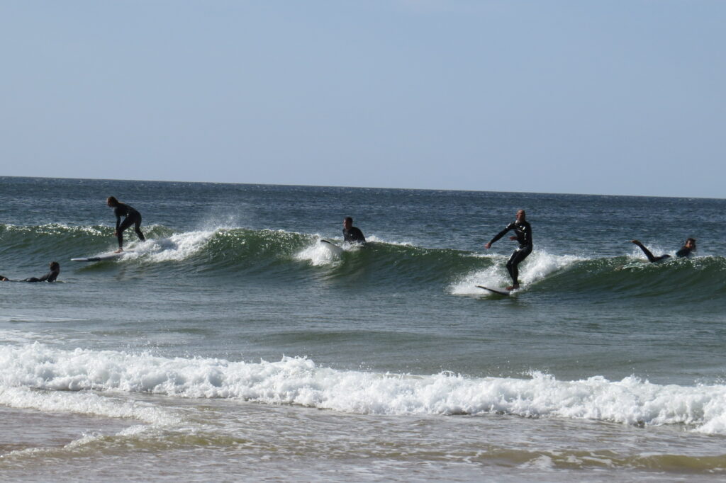 partywave-zavial-surfguide-algarve