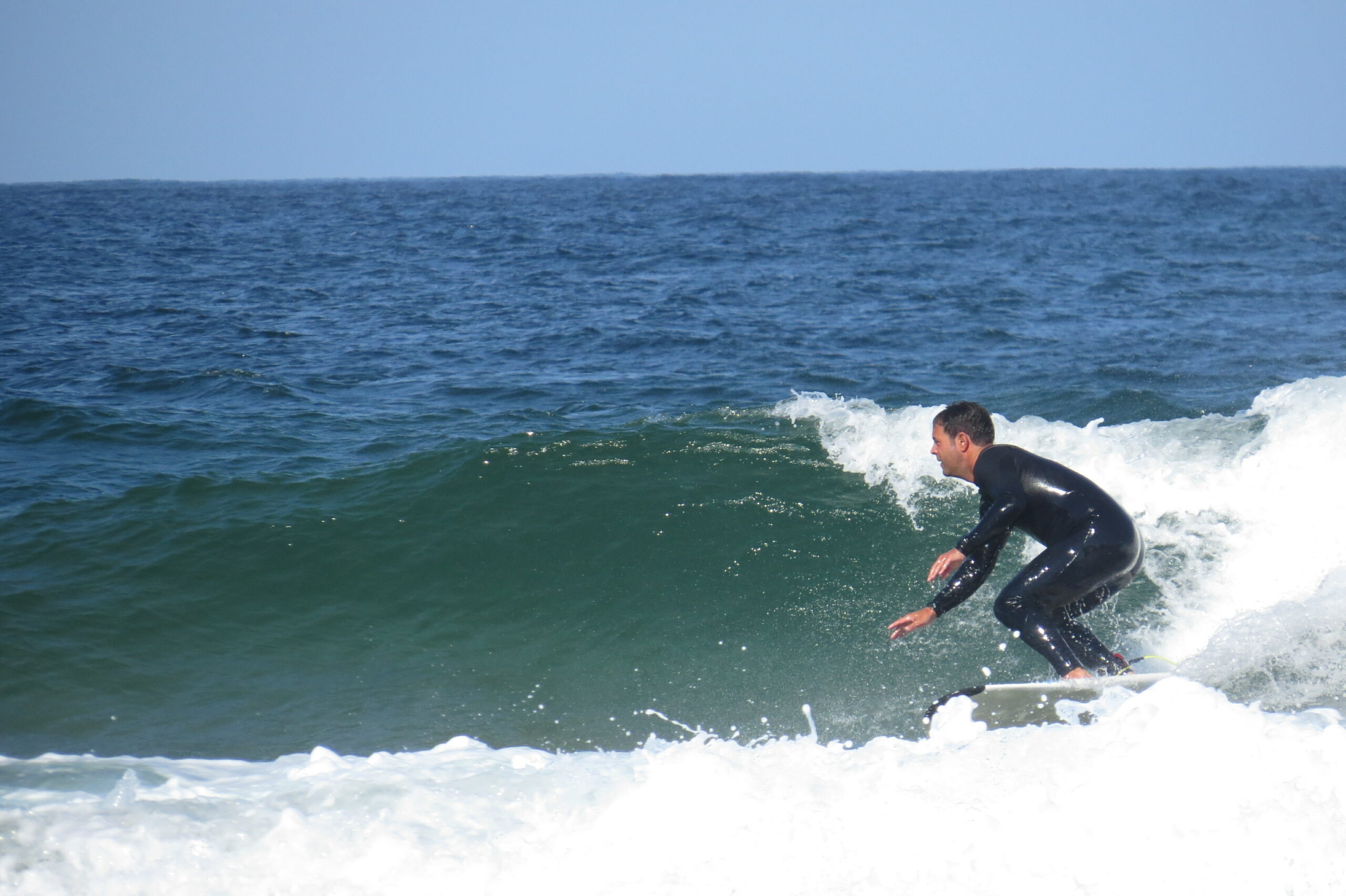 tonel-surfguide-guest-surfing