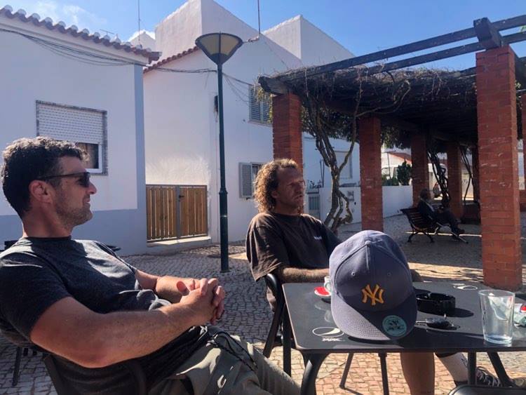 after-surf-coffee-surfguide-algarve-in-bispo