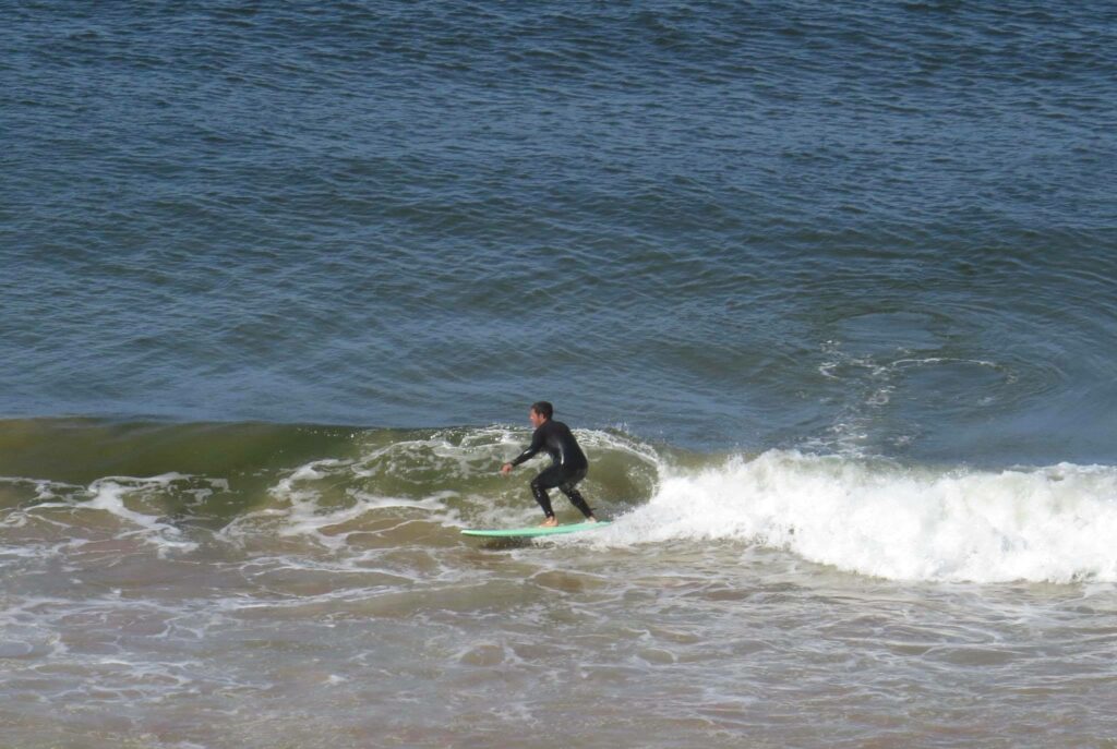small-right-wave-beliche-surfguide-session