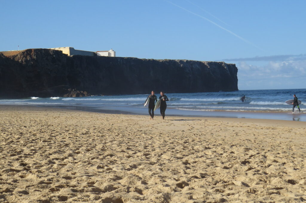 surf-couple-surfguide-algarve-tonel-sagres-