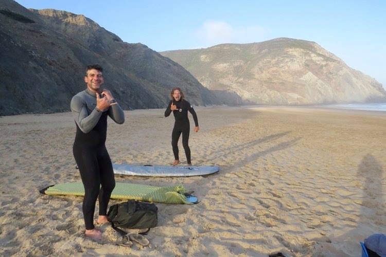 surfguide-algarve-sharing-the-stoke-at-castelejo-