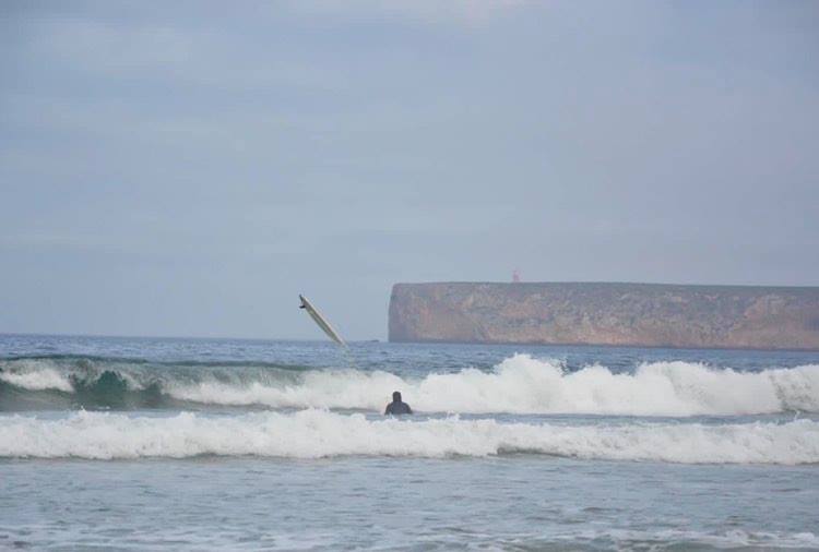 Tonel-wipe-out-surfing-surfguide-algarve