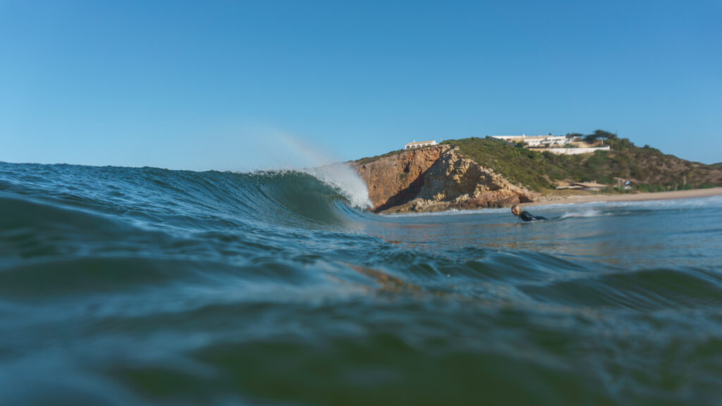 duckdive-surfguide-algarve-dream-wave-zavial-with-massimo