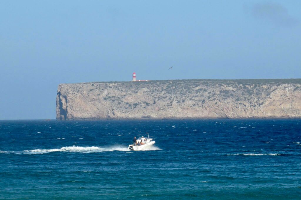 sagres-windy-fisherboat-surfguide-algarve