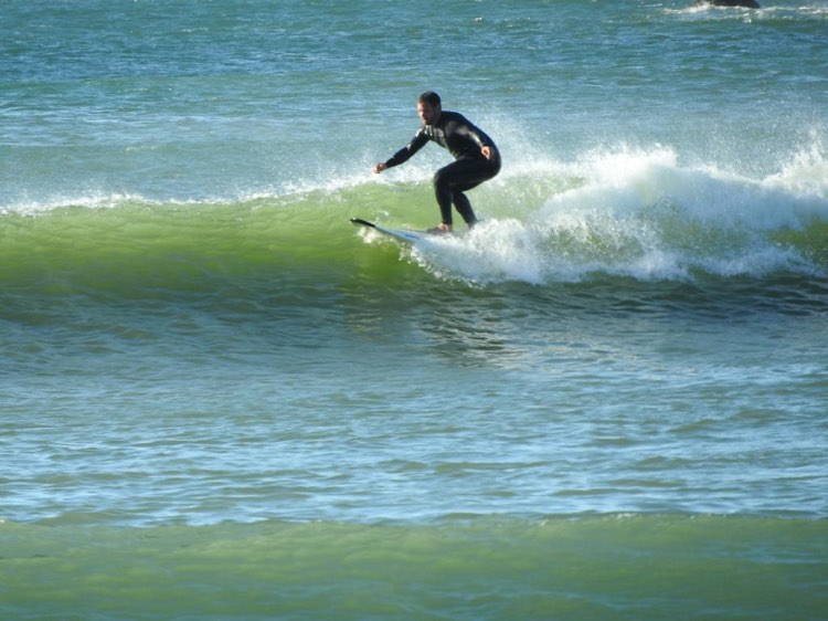 beautiful-small-wave-surfguide-algarve-malibu-surfer