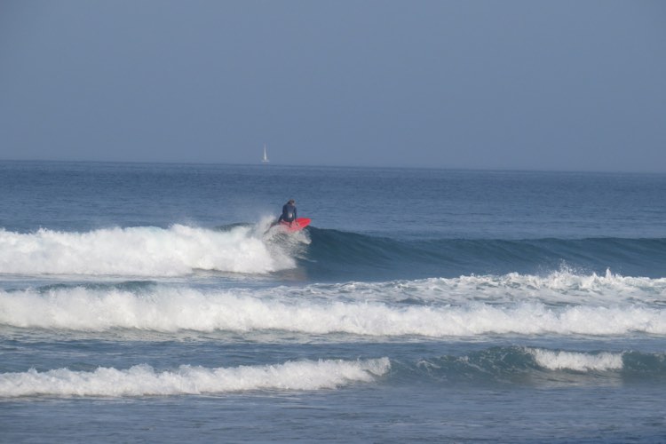 left-hand-wave-cordoama-surfguide-algarve