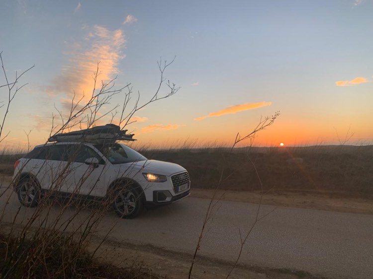 surf-car-surfguide-algarve-sunrise-on-the-road-again