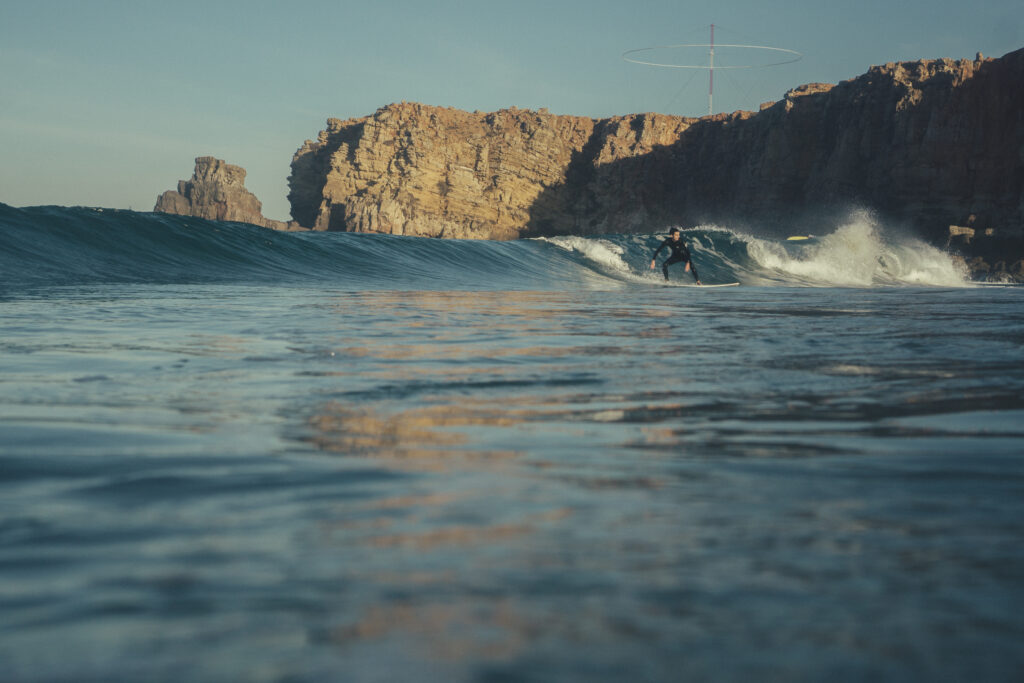 surfing-sagres-tonel-with-surfguide-algarve