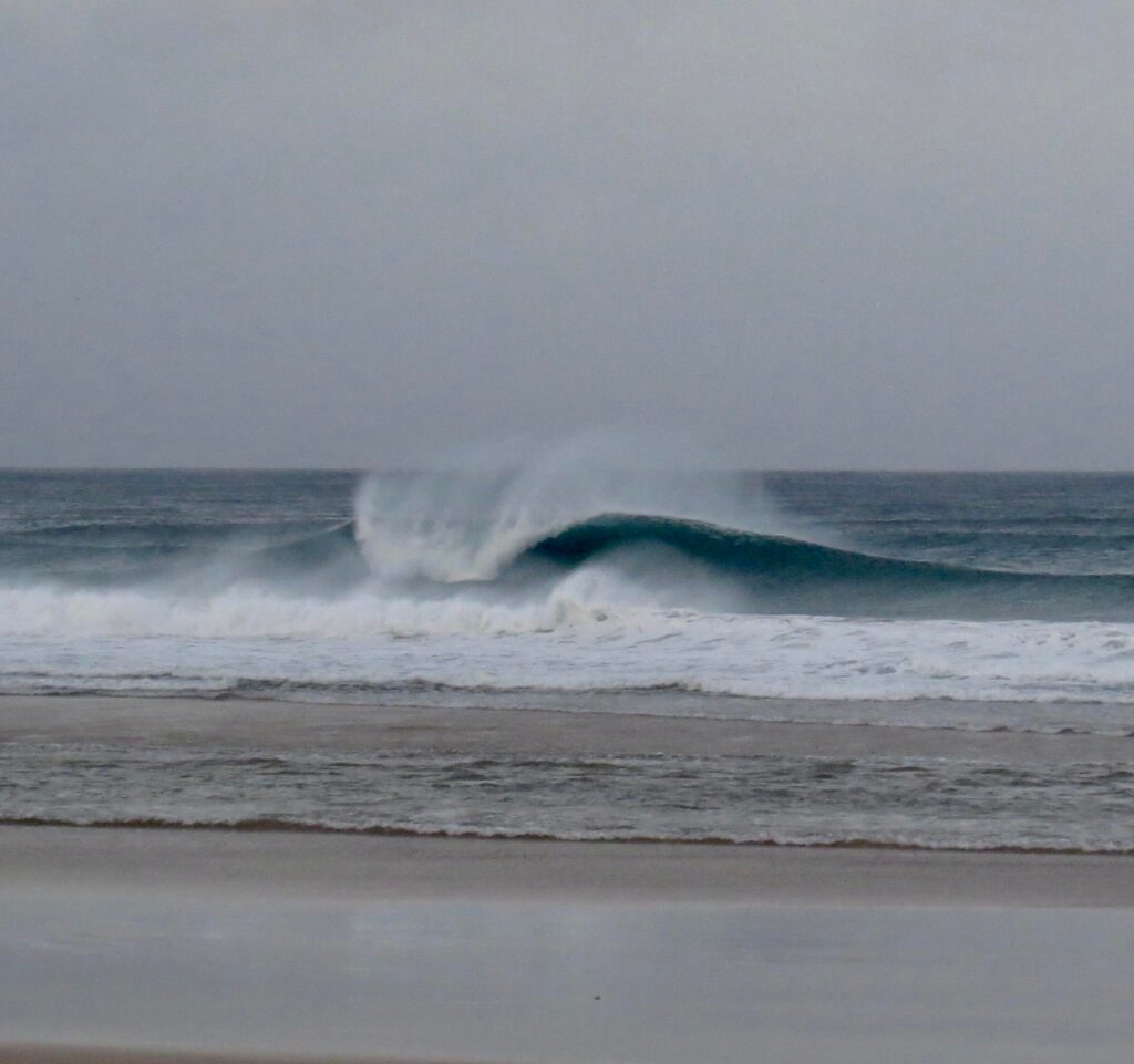 big-barrel-surfing-surfguide-algarve