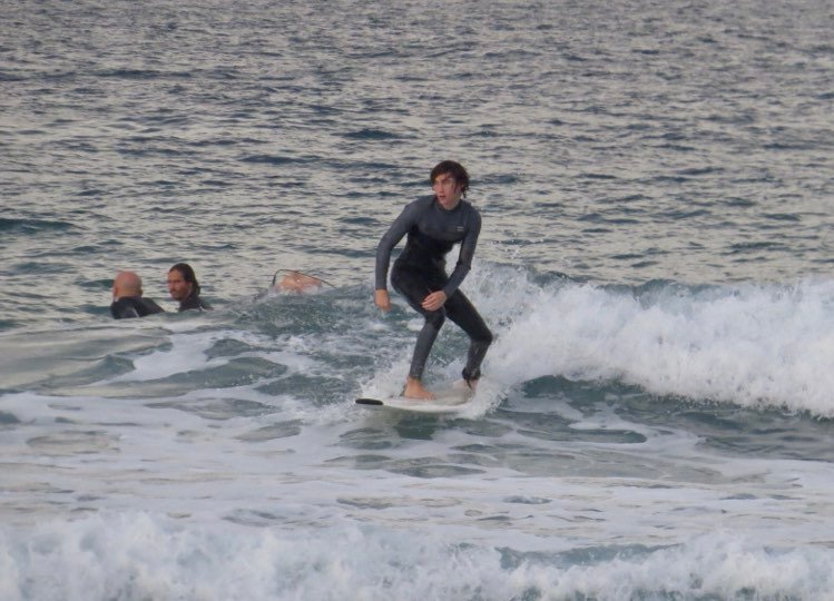 nice-small-inside-wave-at-tonel-with-surfguide-algarve