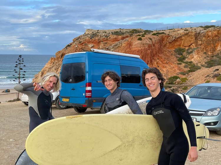 surfguide-algarve-crew-stoked-at-tonel-sagres