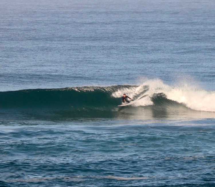 backhand-perfect-surf-with-surfguide-algarve