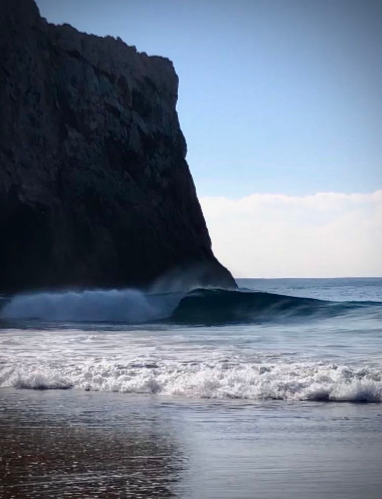 Algarve surf empty left in Beliche with Surfguide Algarve