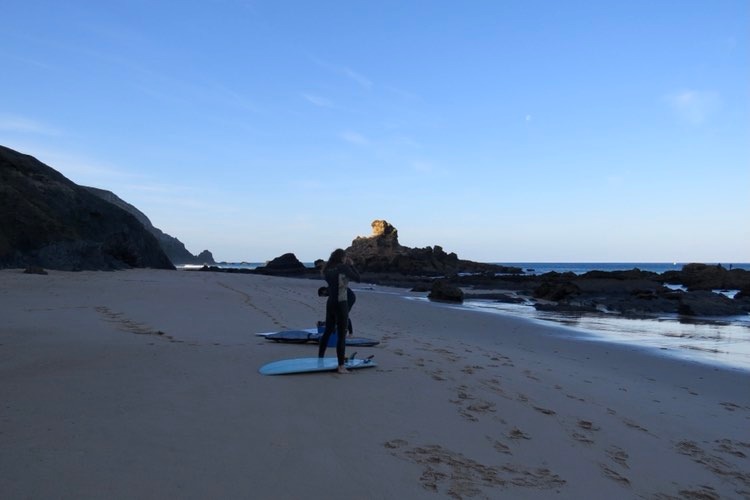 Castelejo surf beach morning session surfguide Algarve