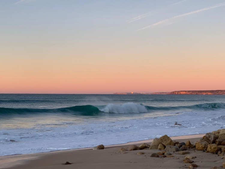 Praia das Cabanas Velhas surfguide algarve empty waves