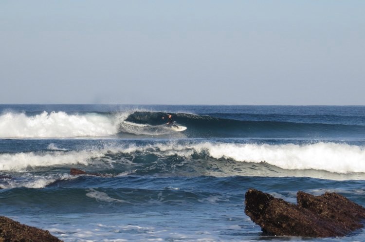 Surf Algarve clean left, castelejo witj surfguide Algarve
