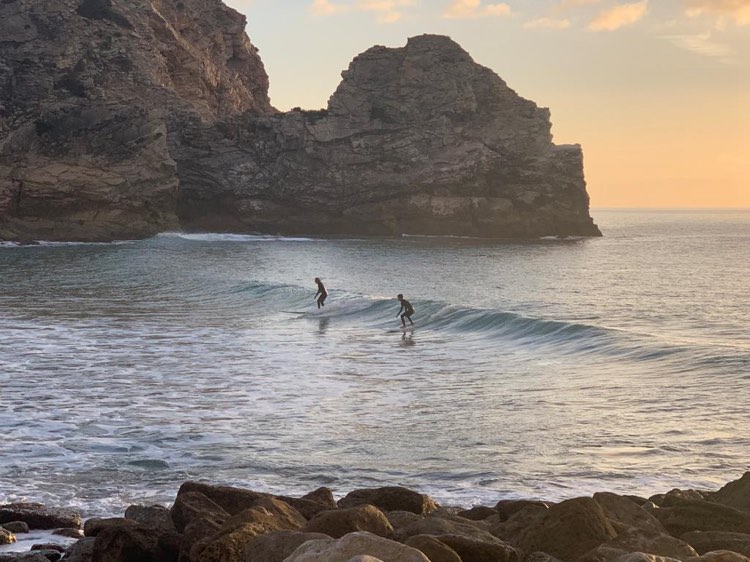 dreamy longboard wave surfguide algarve