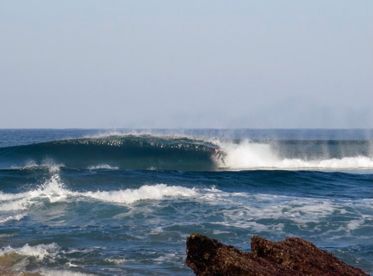 hollow wave surfing in the Algarve with Surfguide Algarve