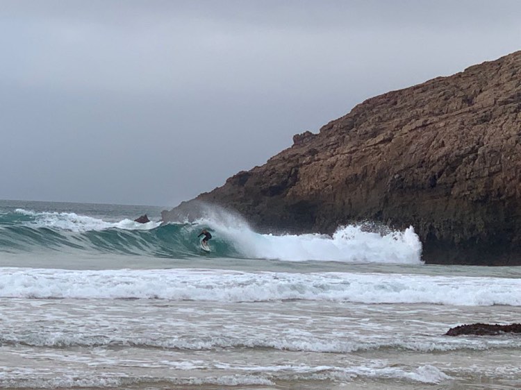 perfect surf surfguide algarve on malibu surfboard