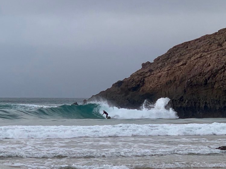 zavial point break only one out, perfect surf surfguide algarve