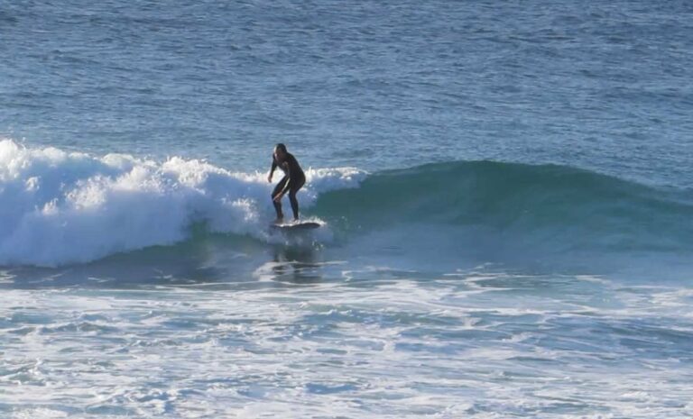 Clean easy wave Surf Guide Algarve Barranco session