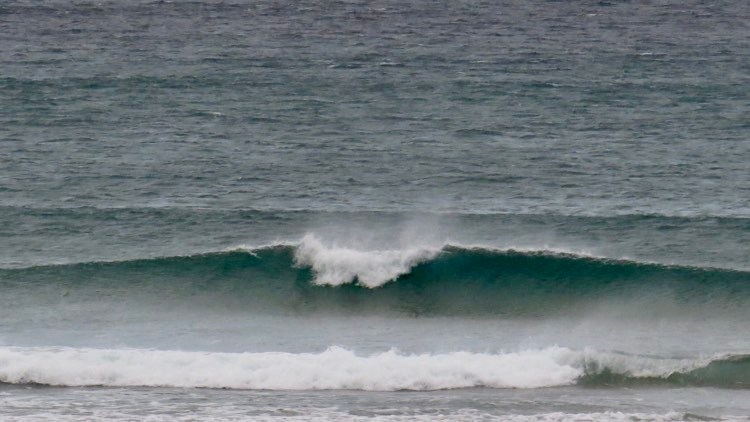 Empty wave somewhere in the Algarve with surf Guide