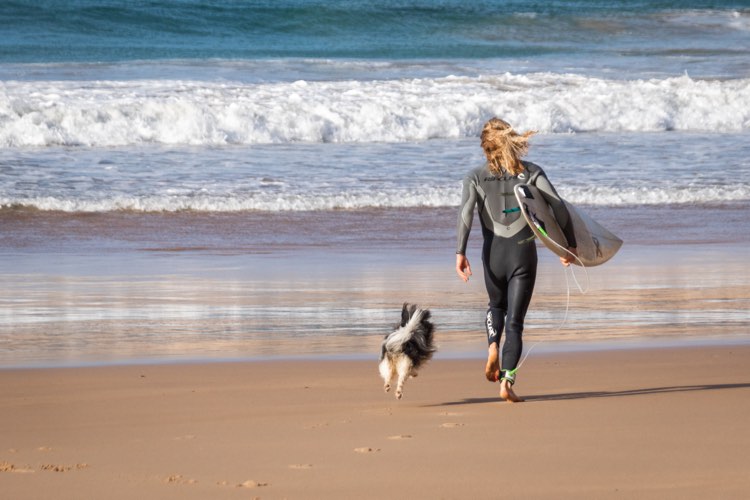 Porto de Mos Lagos Surf Guide Algarve and doggo