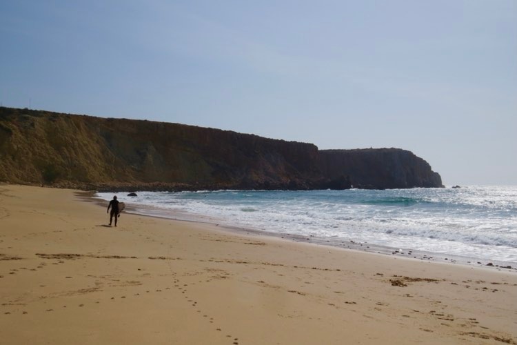 Mareta surfer surf guide algarve sagres