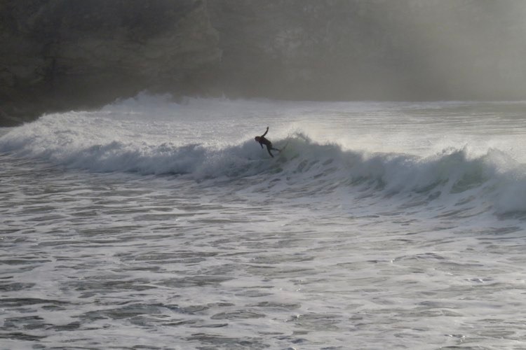 backside turn surfing barranco surf guide algarve