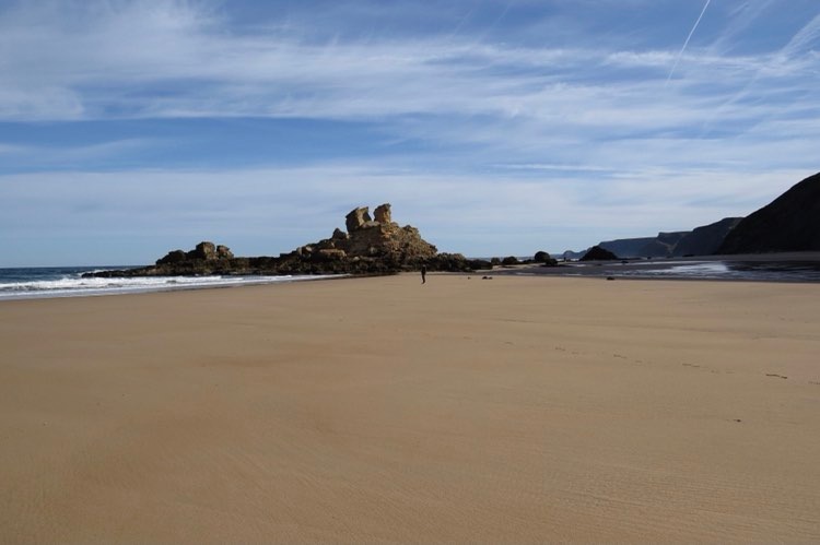 Castelejo beach empty surf guide algarve