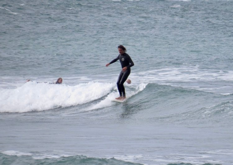 arrifana surfing longboard toes on the nose surf guide algarve