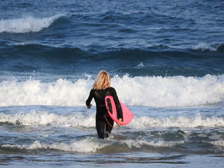 pink surfboard surf guide algarve